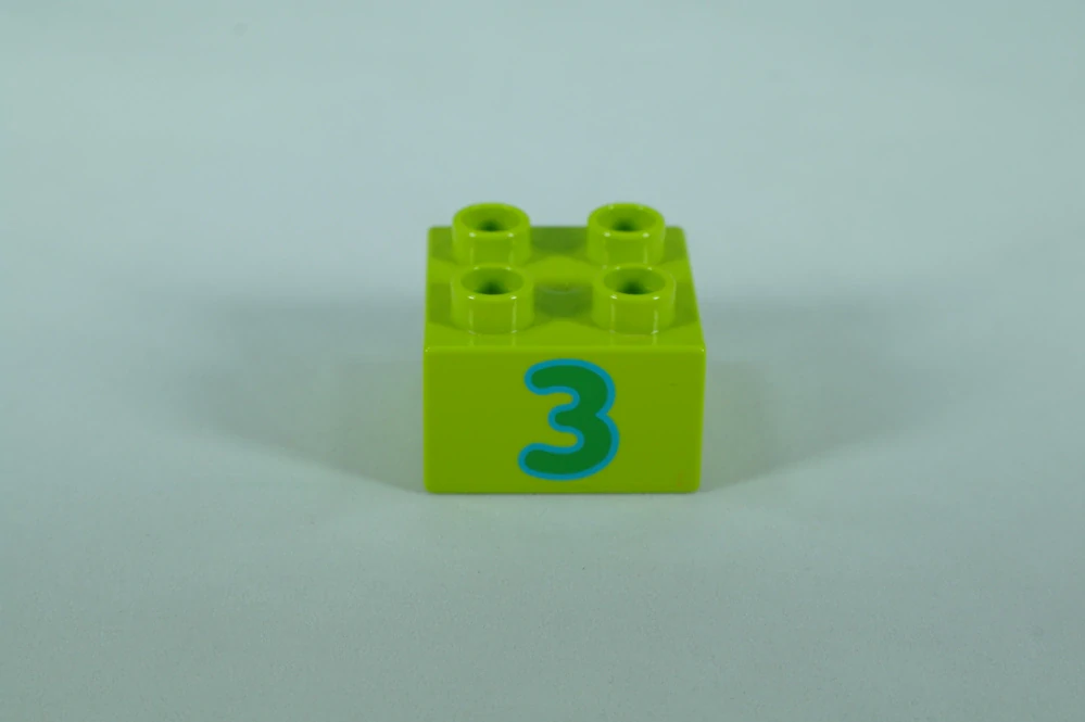 LEGO® DUPLO® cihla 2x2 s číslem 3, limetka