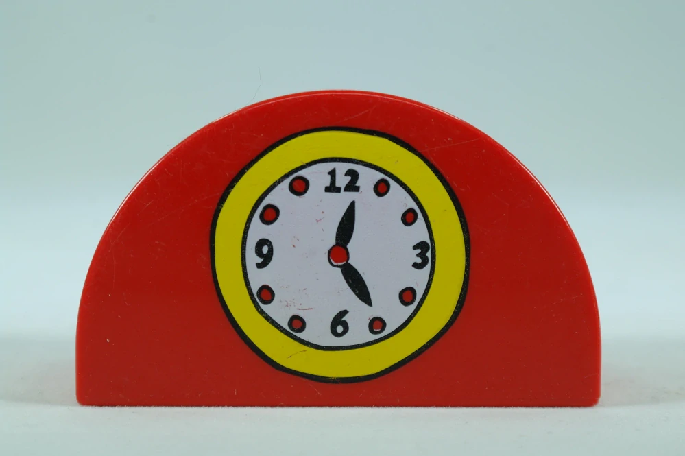 LEGO® DUPLO® kostka 2x4x2 půlkulatá - hodiny