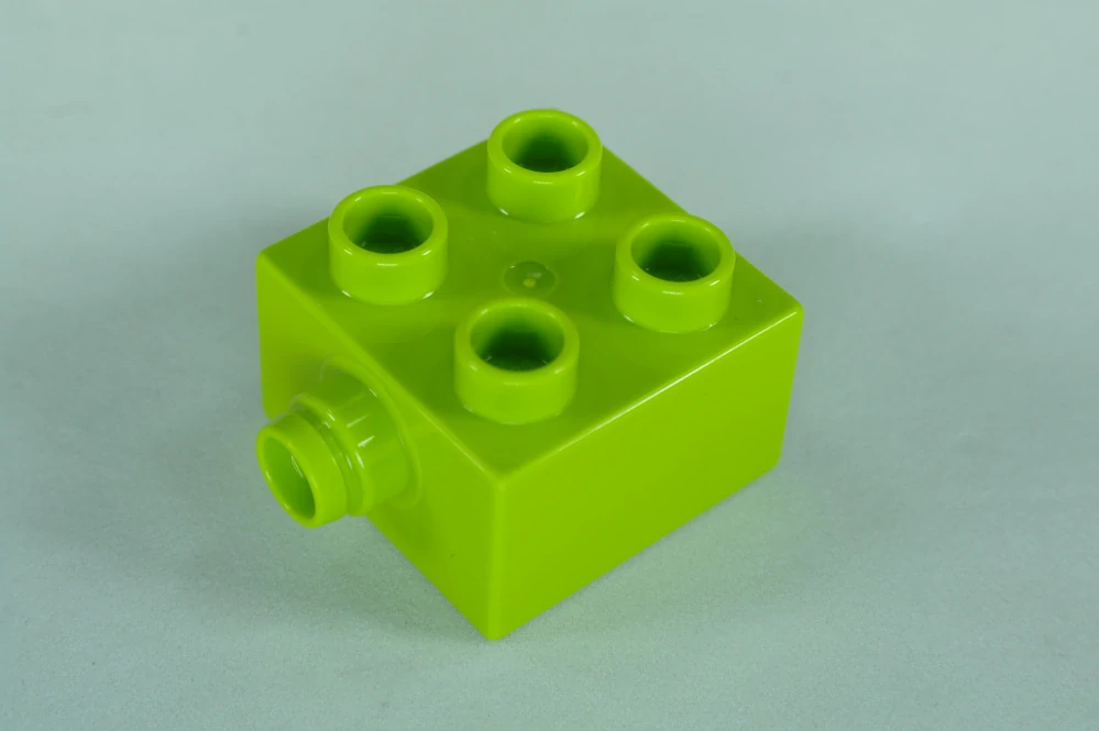 LEGO® DUPLO® kostka/cihla 2x2 s čepem na boku - limetka