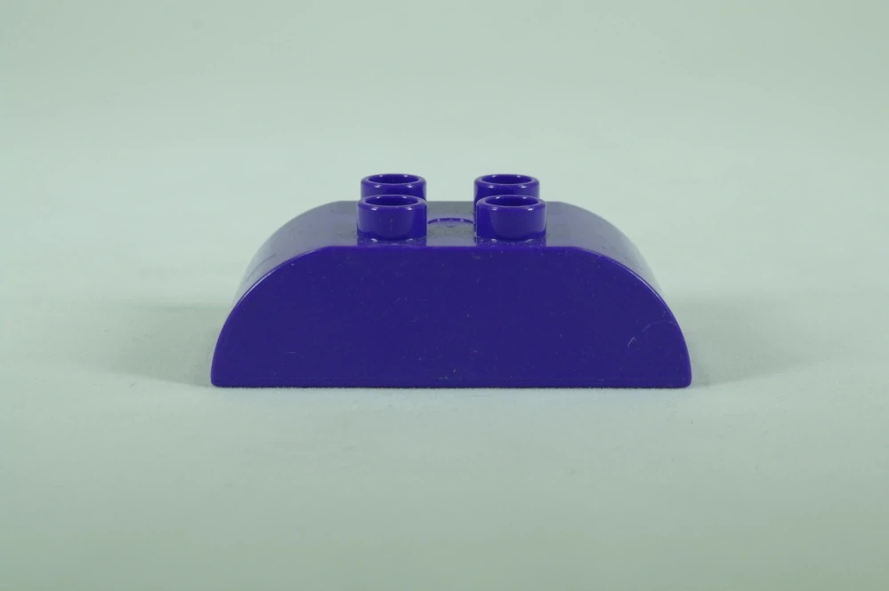 LEGO® DUPLO® cihla 2x4 sklon zakřivený dvojitý - tmavě fialová