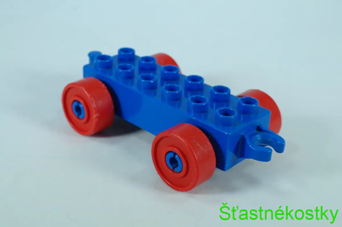 LEGO® DUPLO® základ vozu 2x6 modrý s červenými koly a otevřeným koncem závěsu