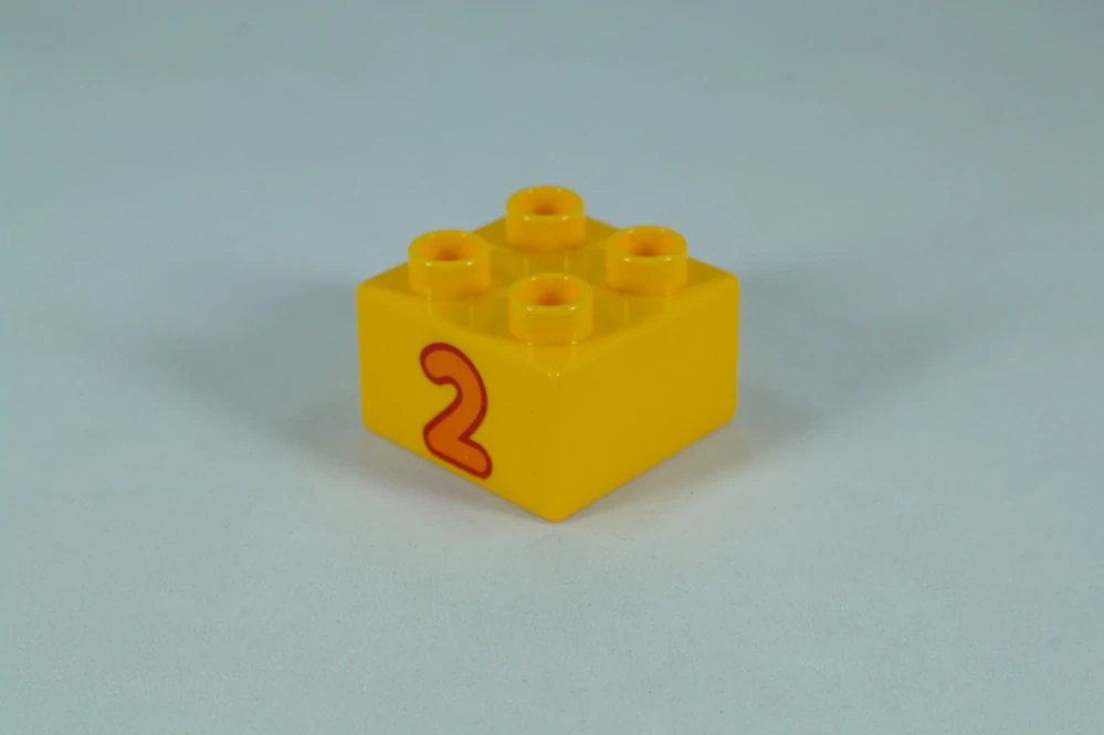 LEGO® DUPLO® cihla 2x2 s číslem 2, jasně světle oranžová