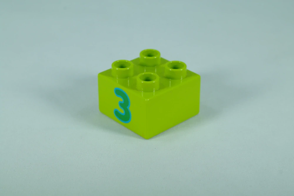 LEGO® DUPLO® cihla 2x2 s číslem 3, limetka