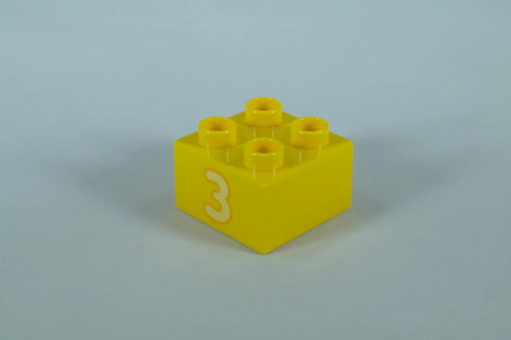 LEGO® DUPLO® cihla 2x2 s číslem 3, žlutá