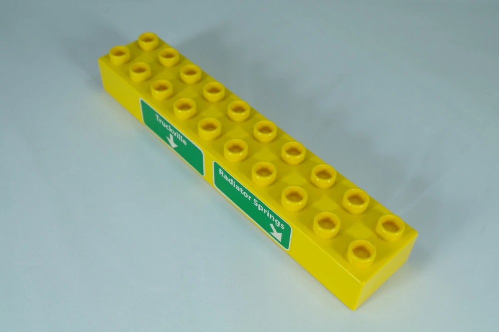 LEGO® DUPLO® kostka/cihla 2x10 se vzorem "Truckville"a"Radiator Spring"