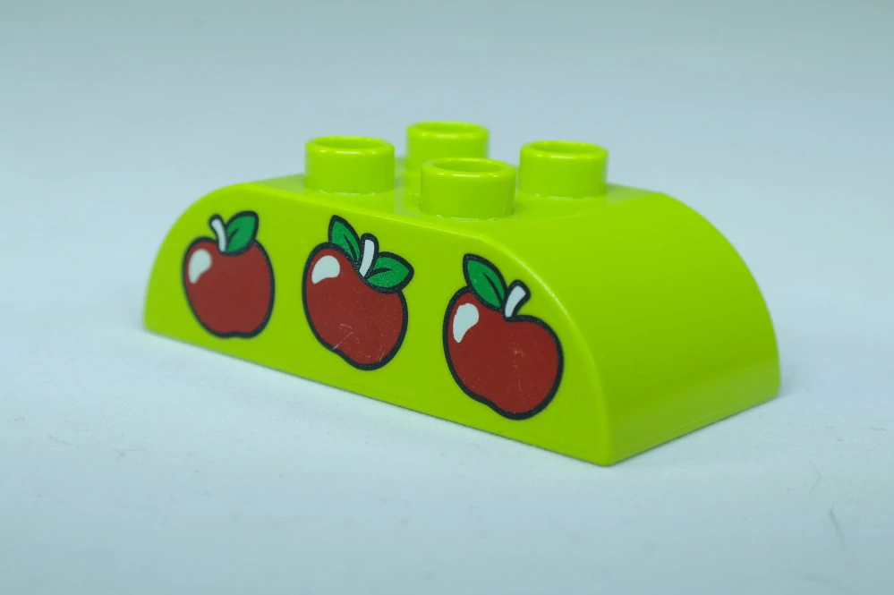 LEGO® DUPLO® cihla 2x4 sklon - limetka se vzorem 3 jablek