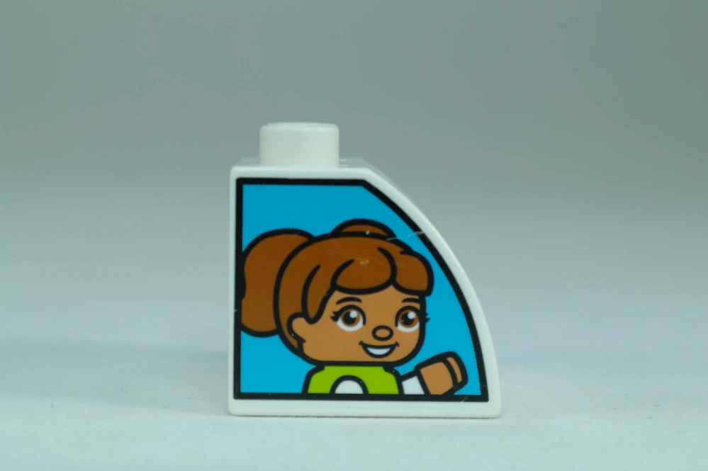 LEGO® DUPLO® cihla 2x2x1,5 zaoblená - s chlapcem na jedné straně a dívkou na druhé