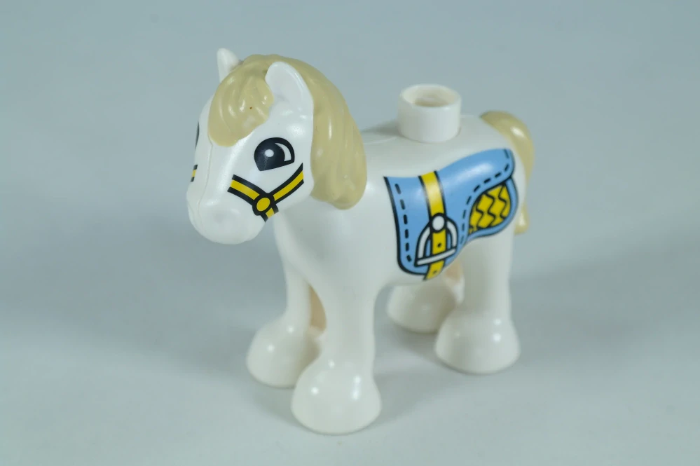 LEGO® DUPLO® hříbě/pony s béžovou hřívou a s třmeny na sedle