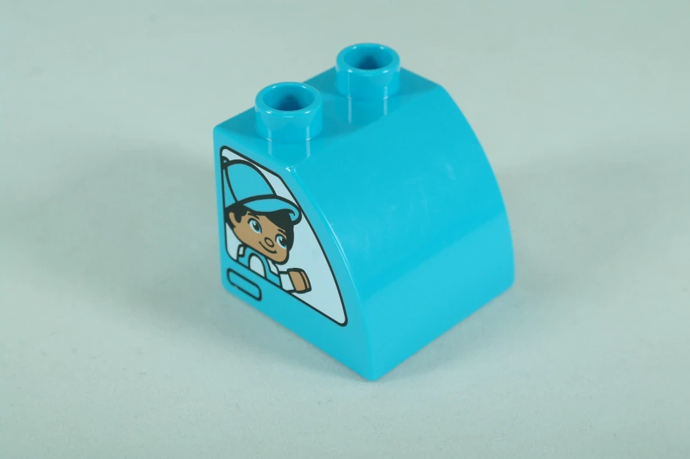 LEGO® DUPLO® cihla 2x2x1,5 zaoblená - s chlapcem na jedné straně a dívkou na druhé
