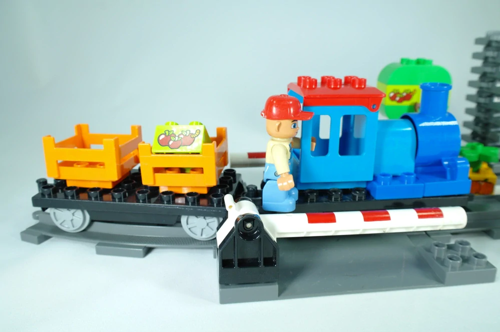 LEGO® DUPLO® 10810 Vláček s přejezdem