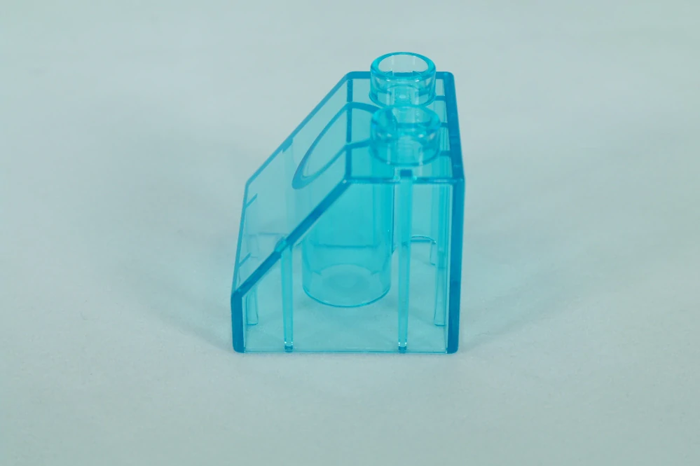 LEGO® DUPLO® cihla 2x2x1 1/2 sklon 45° - trans. světle modrá