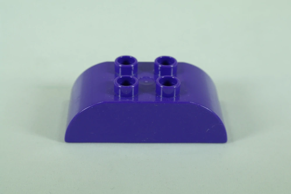 LEGO® DUPLO® cihla 2x4 sklon zakřivený dvojitý - tmavě fialová