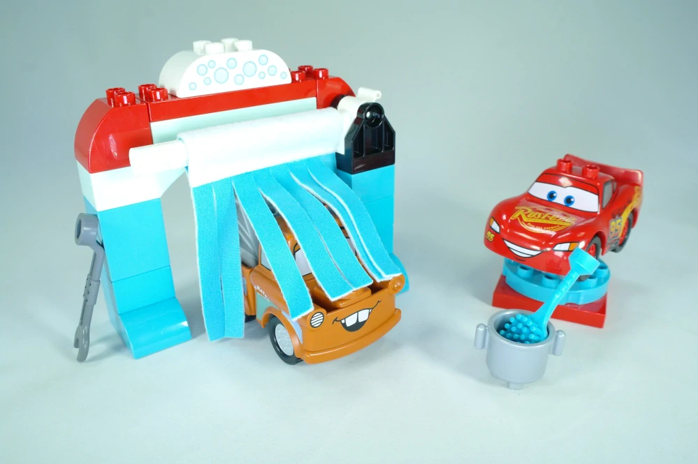 LEGO® DUPLO® 10996 Na myčce s Bleskem McQueenem a Burákem