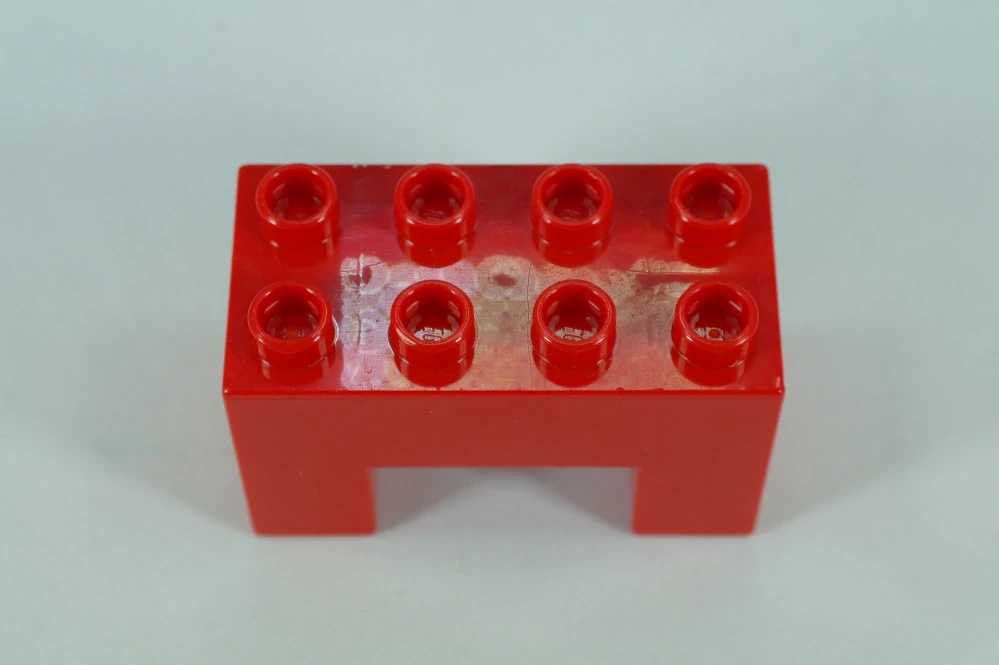 LEGO® DUPLO® kostka/cihla 2x4x2 s výřezem 2x2 - červená