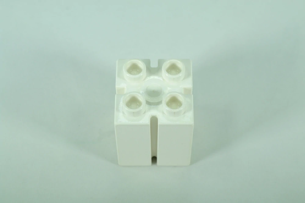 LEGO® DUPLO® kostka 2x2x2 s kanály - bílá