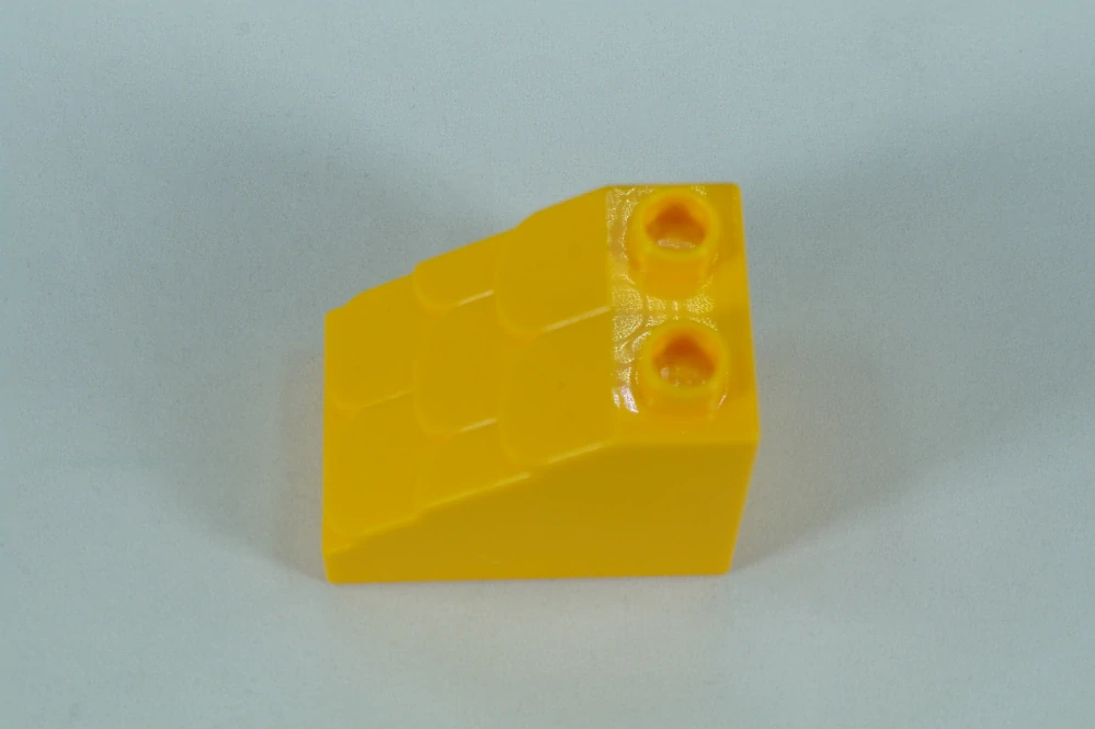 LEGO® DUPLO® kostka/cihla 3x2x2 šikmá se šindelovým profilem