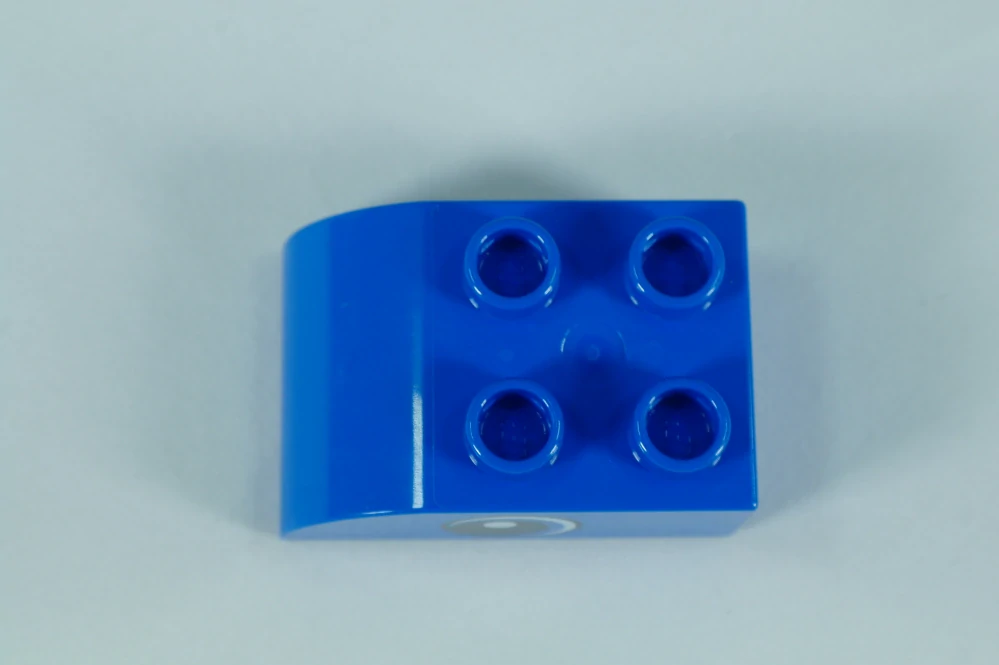 LEGO® DUPLO® cihla 2x3 s okem a zakřivenou horní částí - modrá