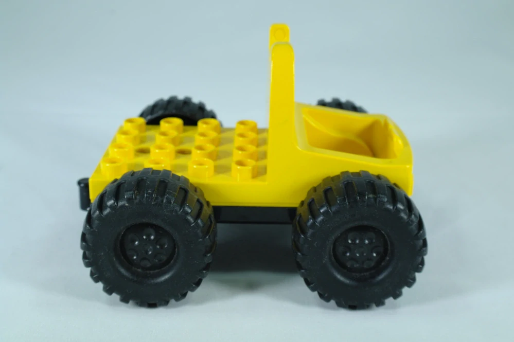 LEGO® DUPLO® náklaďák s černou základnou a jumbo koly