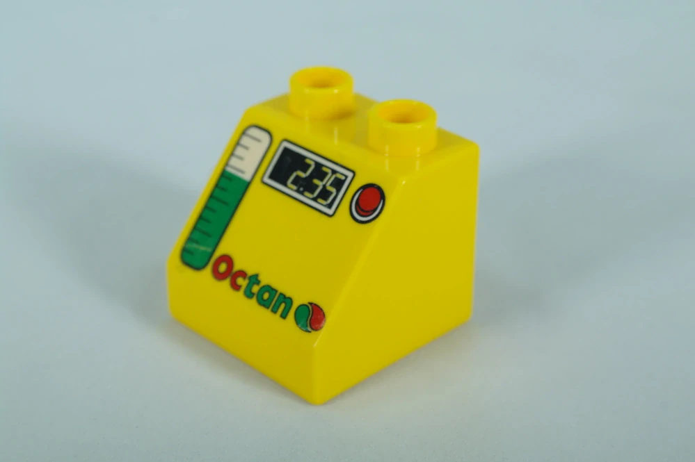 LEGO® DUPLO® cihla 2x2x1 1/2 sklon 45° - žlutá Octan, se vzorem ukazatelem paliva