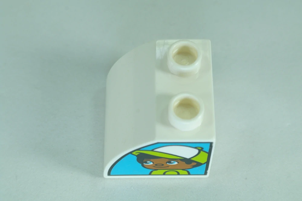 LEGO® DUPLO® cihla 2x2x1,5 zaoblená - s chlapcem na jedné straně a dívkou na druhé