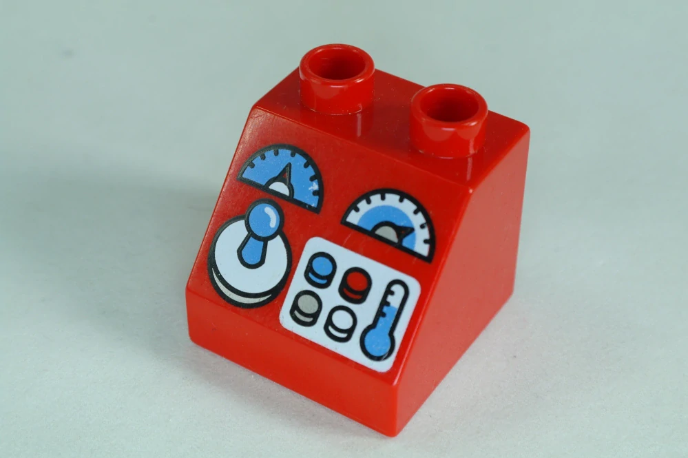 LEGO® DUPLO® cihla 2x2x1 1/2 sklon 45° - s joystickem, měřiči a tlačítky