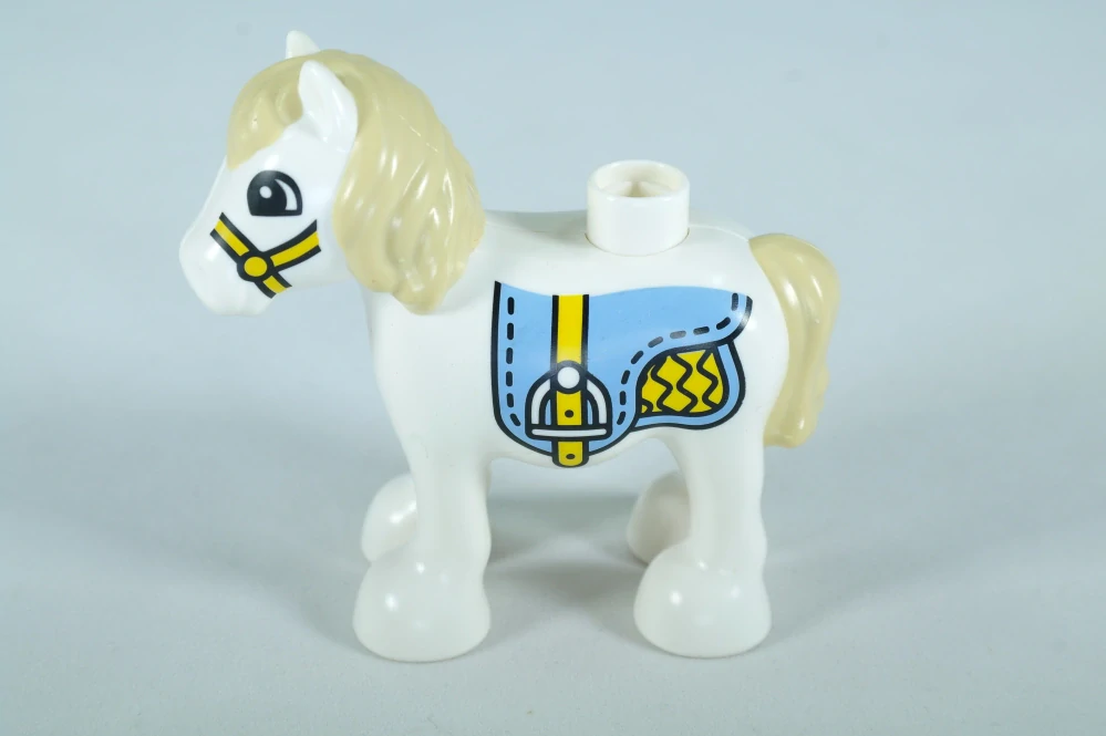 LEGO® DUPLO® hříbě/pony s béžovou hřívou a s třmeny na sedle
