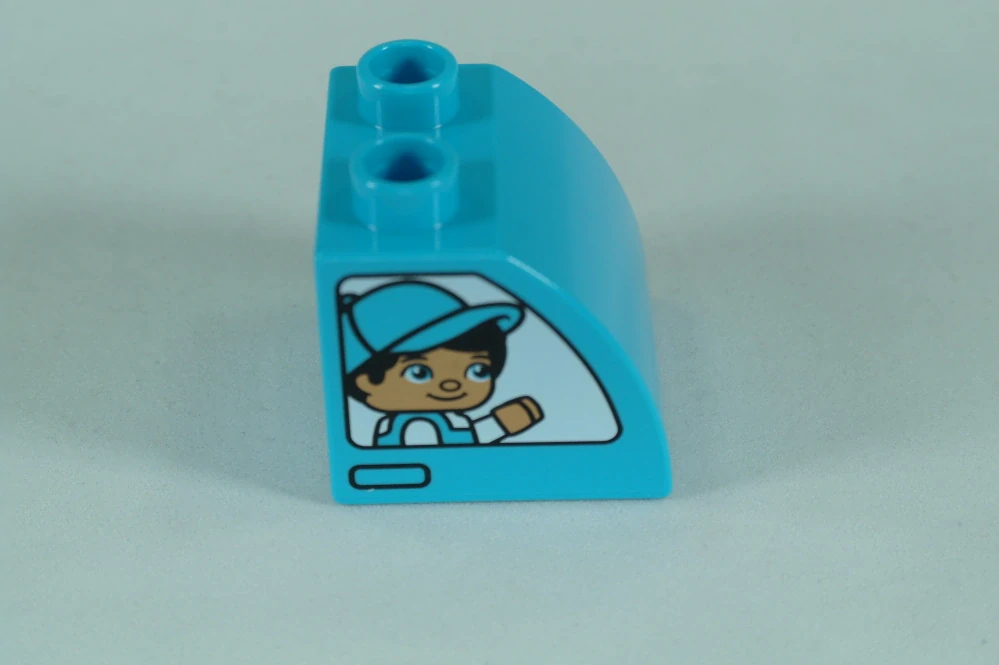 LEGO® DUPLO® cihla 2x2x1,5 zaoblená - s chlapcem na jedné straně a dívkou na druhé