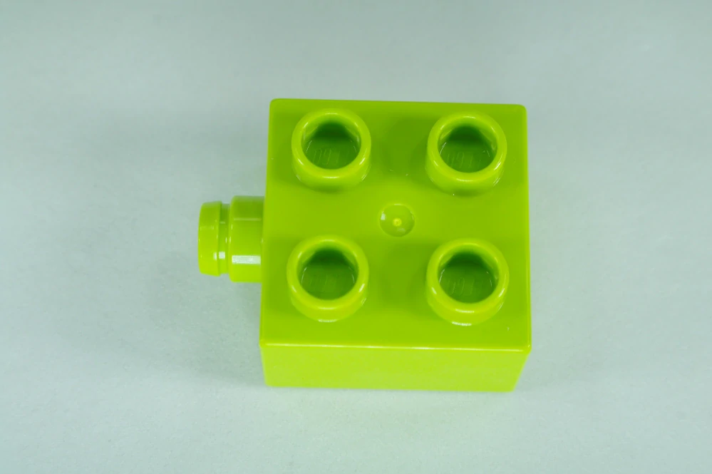 LEGO® DUPLO® kostka/cihla 2x2 s čepem na boku - limetka