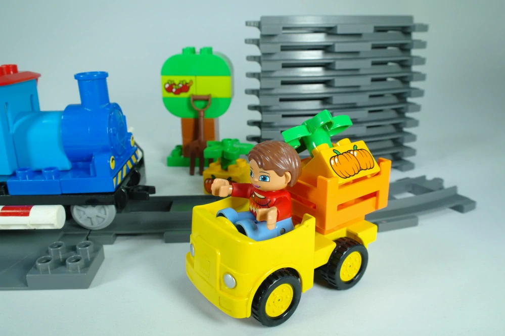 LEGO® DUPLO® 10810 Vláček s přejezdem