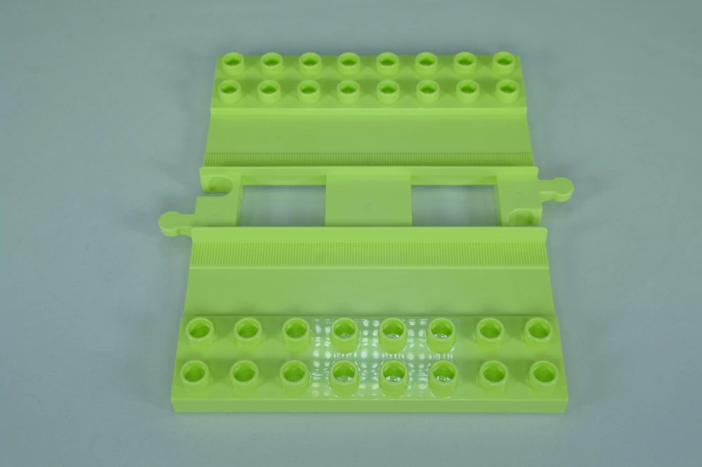 LEGO® DUPLO® kolej rovná s deskami 2x8