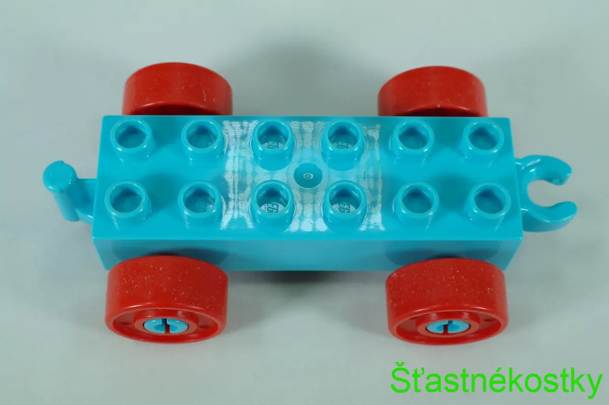 LEGO® DUPLO® základ vozu 2x6 stř.azur s červenými koly s šrouby a otevřeným koncem závěsu