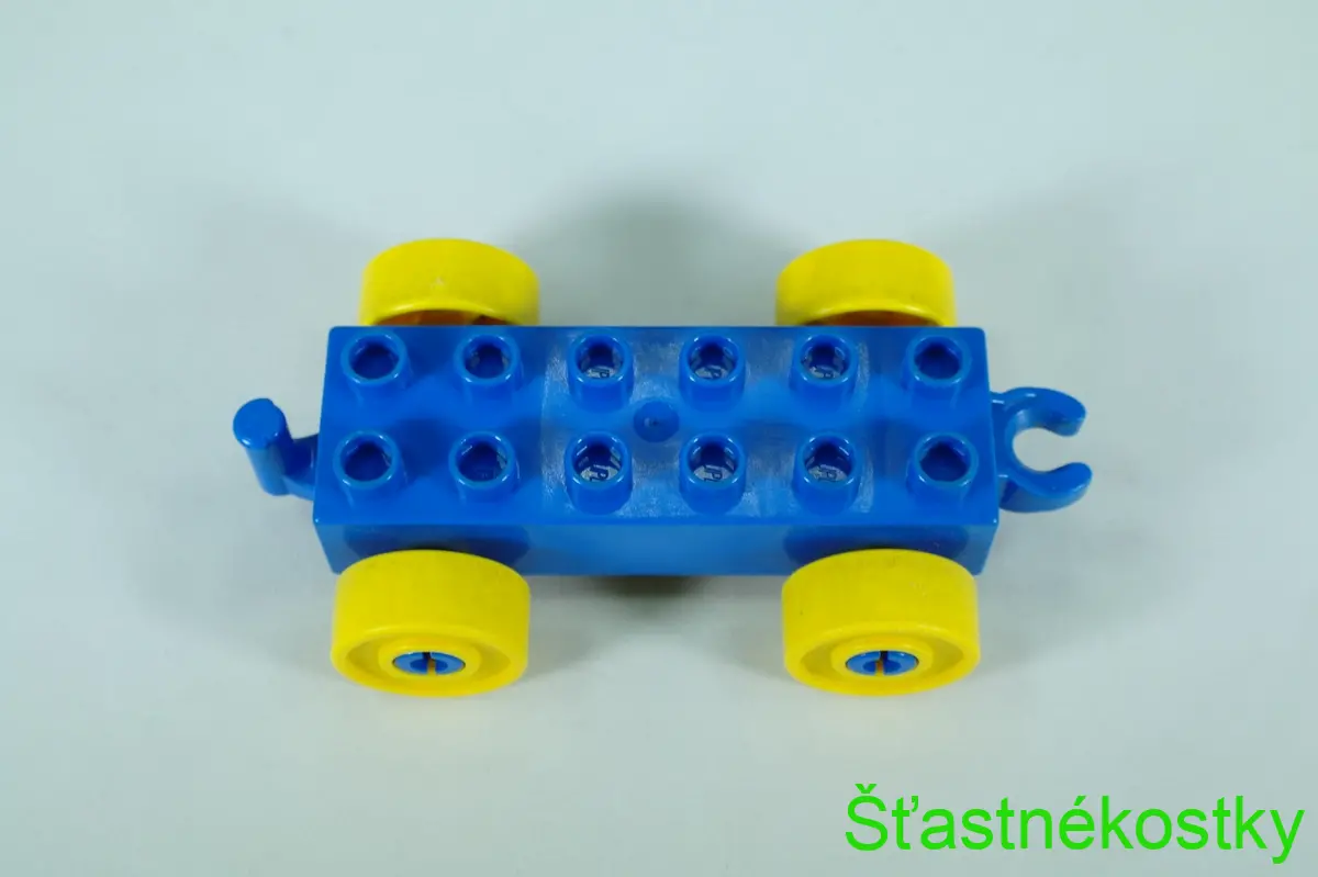 LEGO® DUPLO® základ vozu 2x6 modrý se žlutými koly a otevřeným koncem závěsu