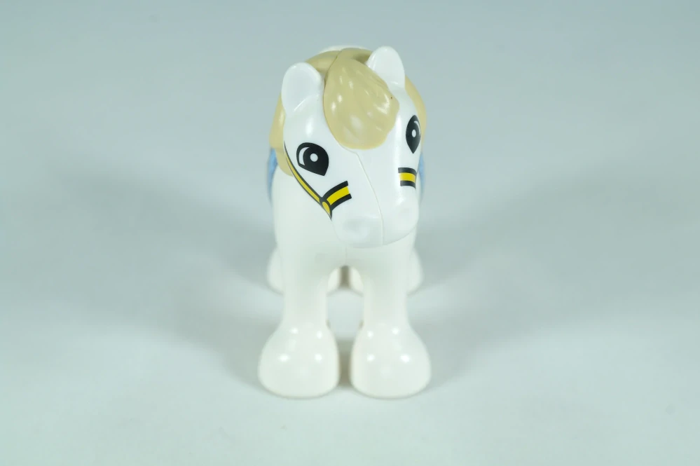 LEGO® DUPLO® hříbě/pony s béžovou hřívou a s třmeny na sedle