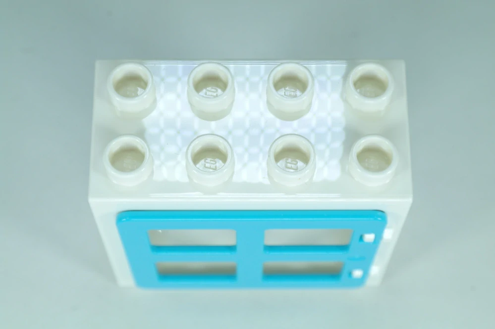 LEGO® DUPLO® okno, dveře. Dveřní/okenní rám 2x4x3 bílý + stř.azurová okenice