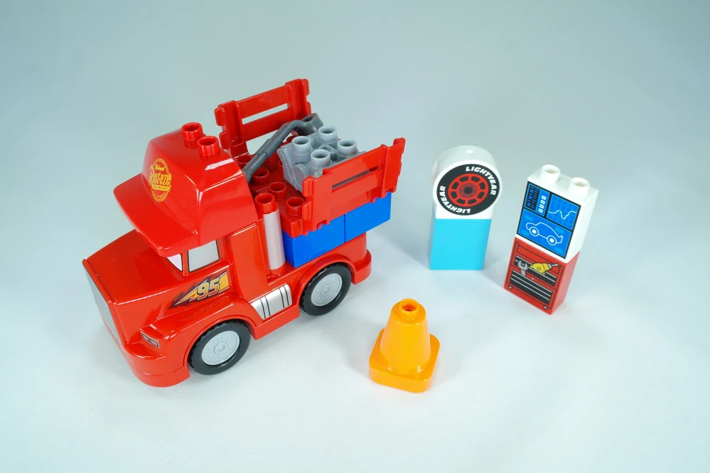 LEGO® DUPLO® 10417 Mack na závodech