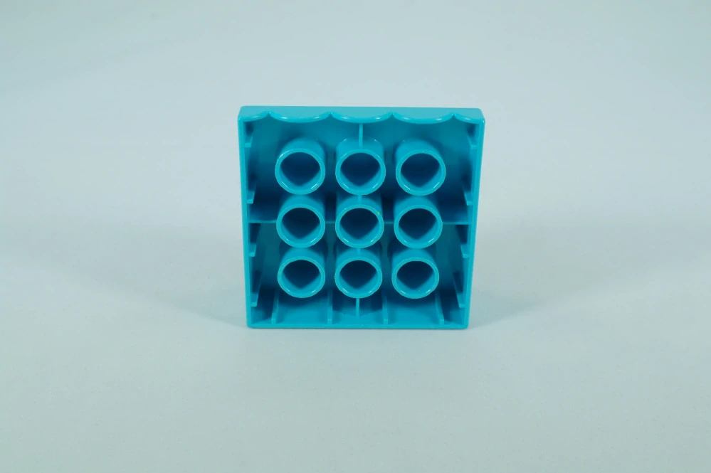 LEGO® DUPLO® střecha, markýza 4x4-33° šikmá,  s 3 pruhy
