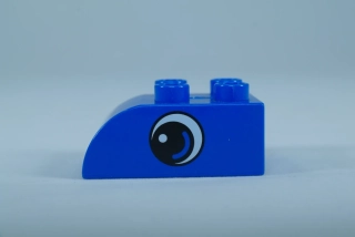 LEGO® DUPLO® cihla 2x3 s okem a zakřivenou horní částí - modrá