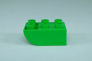 LEGO® DUPLO® cihla 2x3 se zakřivenou spodní částí