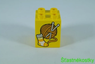 LEGO® DUPLO® cihla 2x2x2 se vzorem příze, pletací jehlicí a ponožkou